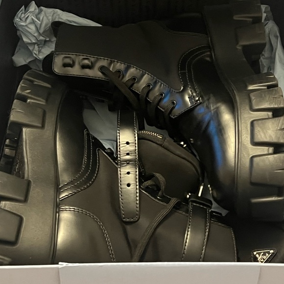 Prada Monolith boots worn a few times still in great condition. Size 37.5. - Picture 3 of 8